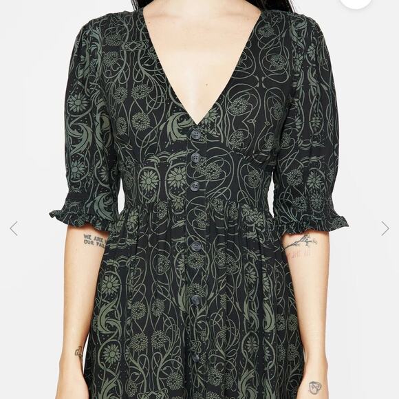 Elegant Green Patterned Dress - Picture 9 of 9